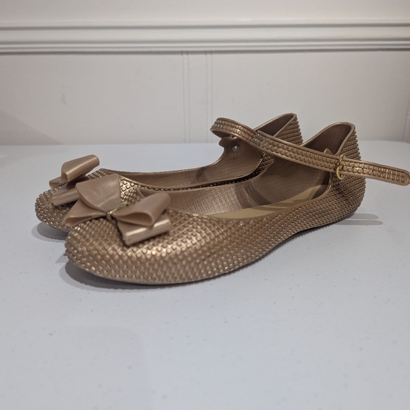 Melissa Shoes - Mel by Melissa Gold ballet flats with bow and ankle strap - size 9
